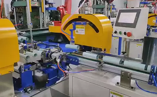 クリーンルーム実験室でのチームオペレーション