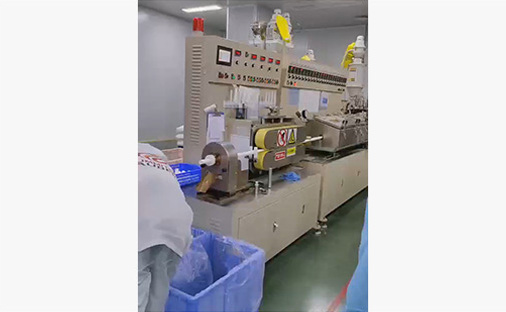 クリーンルーム実験室でのチームオペレーション