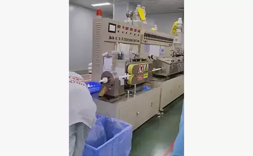 クリーンルーム実験室でのチームオペレーション